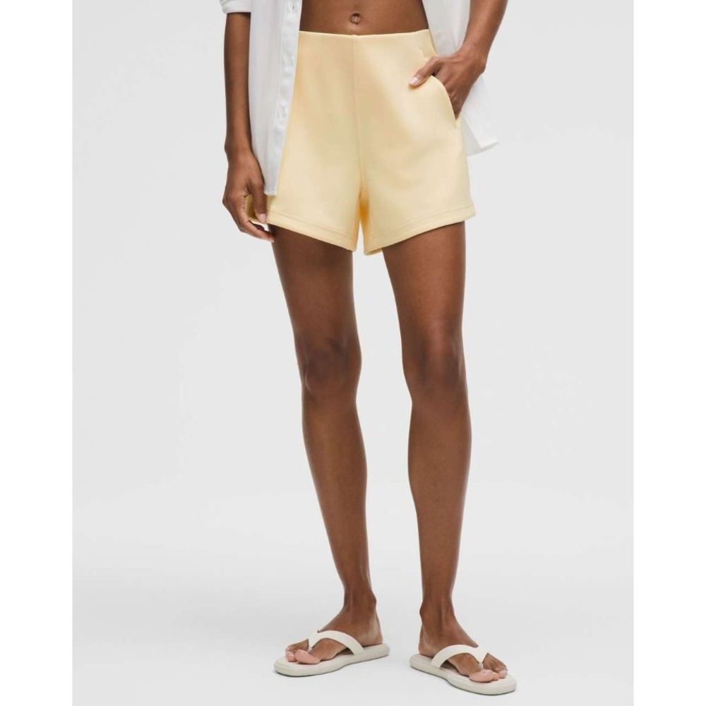 Lululemon Softstreme Kick-Flare Shorts Womens 6 Yellow Mid-Rise LW7DBXS